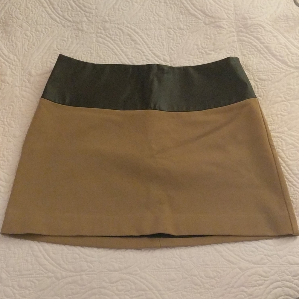 Cute tan and black skirt
